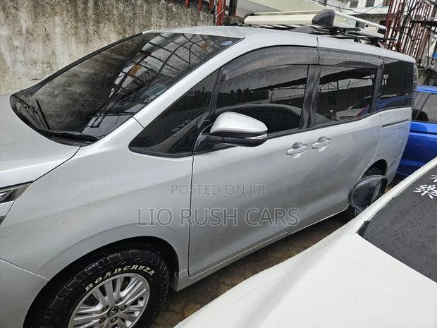 Toyota Noah 2015 Silver