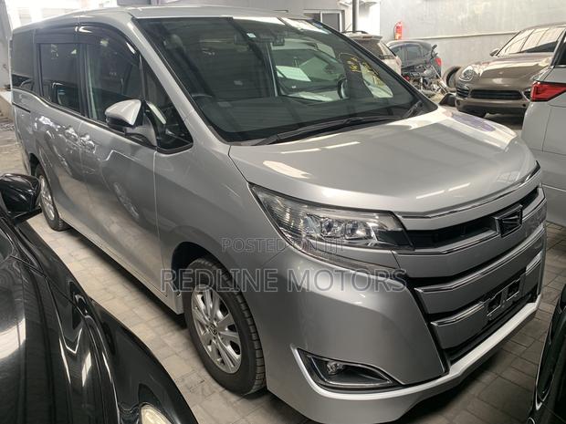 Toyota Noah 2.0 FWD (8 Seater) 2017 Ivory