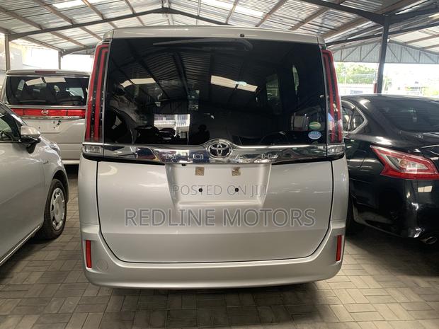 Toyota Noah 2.0 FWD (8 Seater) 2017 Ivory