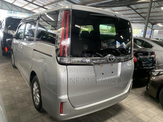 Toyota Noah 2.0 FWD (8 Seater) 2017 Ivory