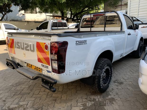 Isuzu D-MAX 2017 White