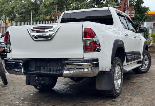 Toyota Hilux 2019 White
