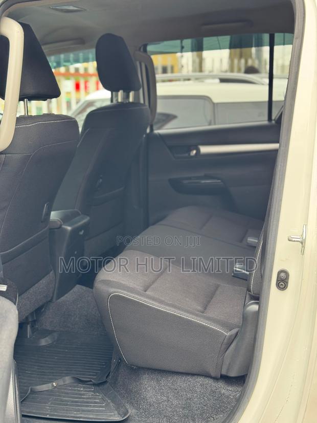 Toyota Hilux 2019 White