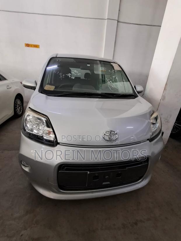 Toyota Porte 2017 Silver