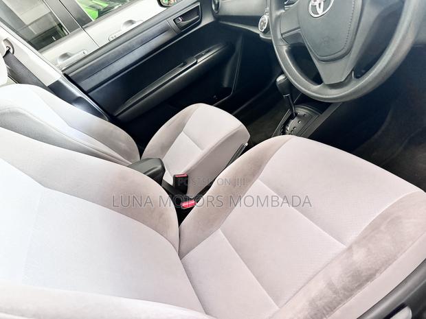 Toyota Axio 2017 Silver