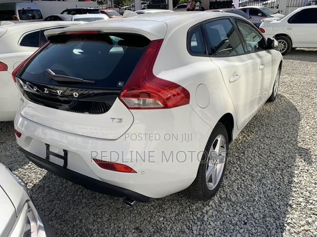 Volvo V40 2017 Off white