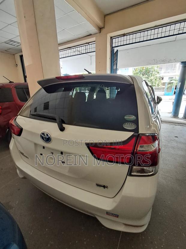Toyota Corolla Fielder 2017 White