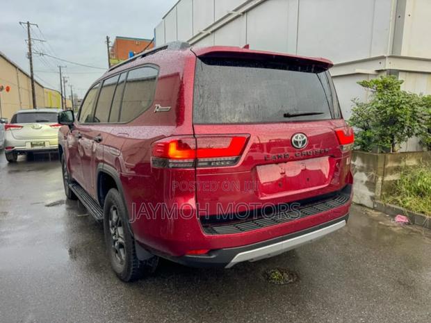 Toyota Land Cruiser 2023 Red