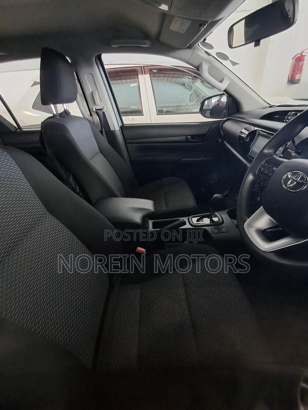 Toyota Hilux 2017 Gray