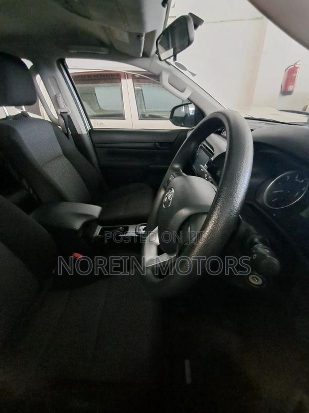 Toyota Hilux 2017 Gray