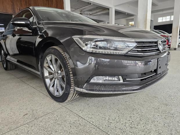 Volkswagen Passat 2018 Gray