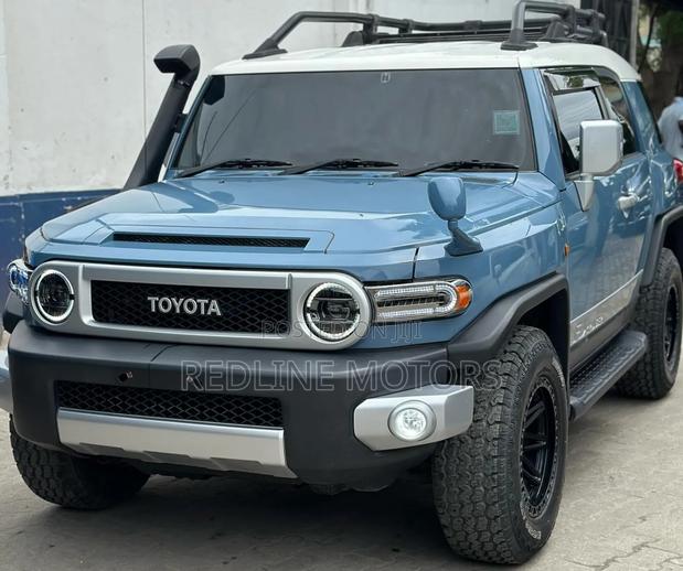 Toyota FJ Cruiser 2017 Blue