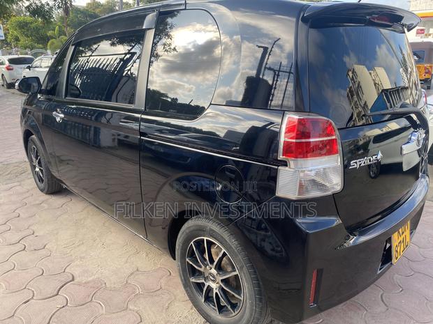 Toyota Spade 1.5 2016 Black