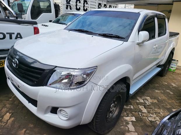 Toyota Hilux 2014 White