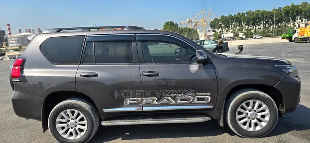 Toyota Land Cruiser Prado 2018 Brown