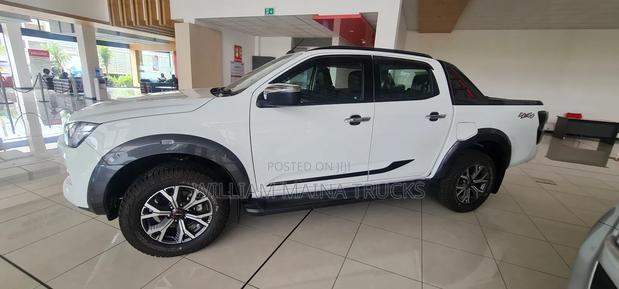 New Isuzu D-MAX 2024 White