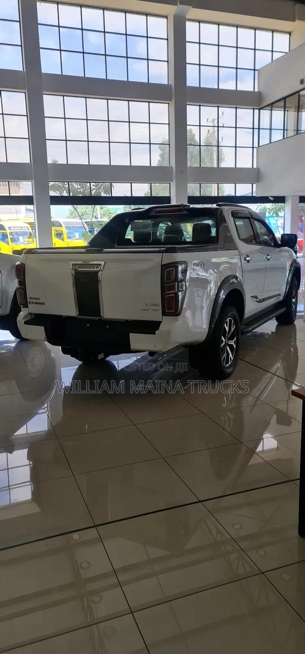 New Isuzu D-MAX 2024 White