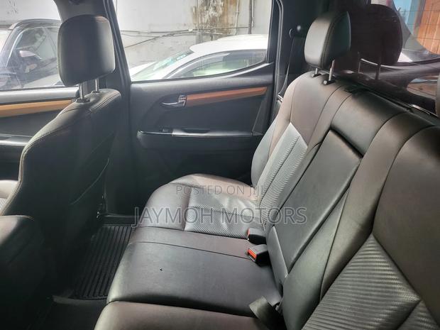 Isuzu D-MAX 2018 Red