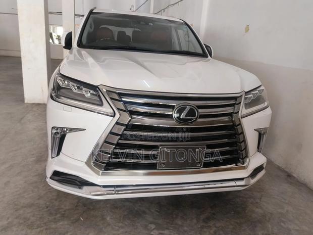 Lexus LX 2018 White