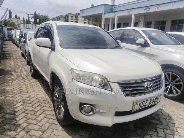 Toyota Vanguard 2013 White