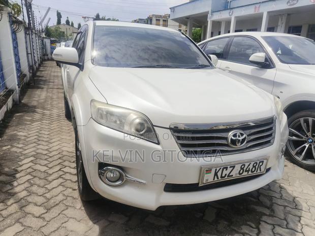 Toyota Vanguard 2013 White