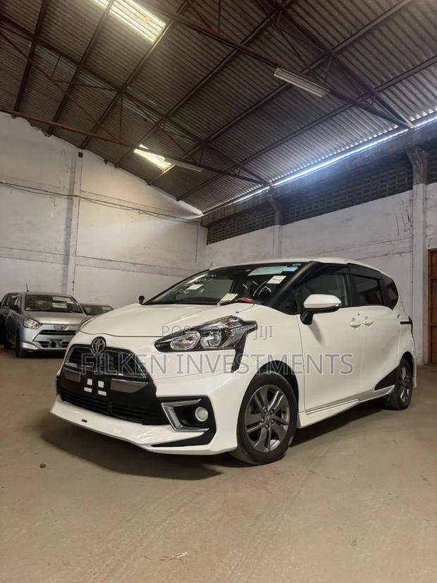 Toyota Sienta 1.5 FWD (6-seater) 2018 White
