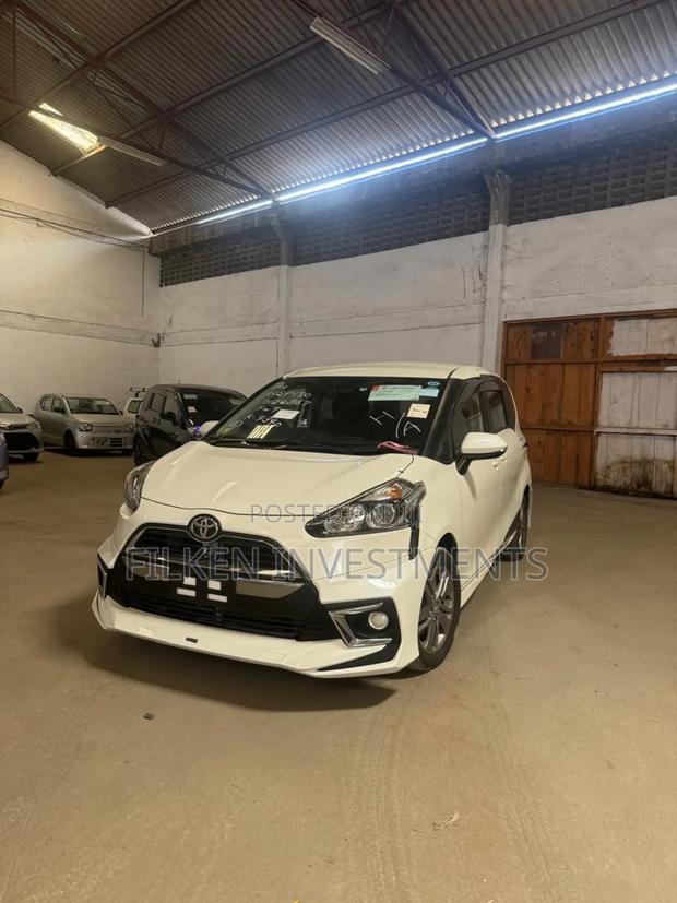 Toyota Sienta 1.5 FWD (6-seater) 2018 White