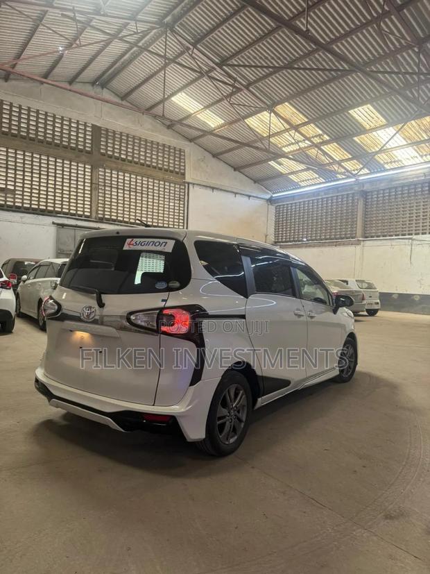 Toyota Sienta 1.5 FWD (6-seater) 2018 White