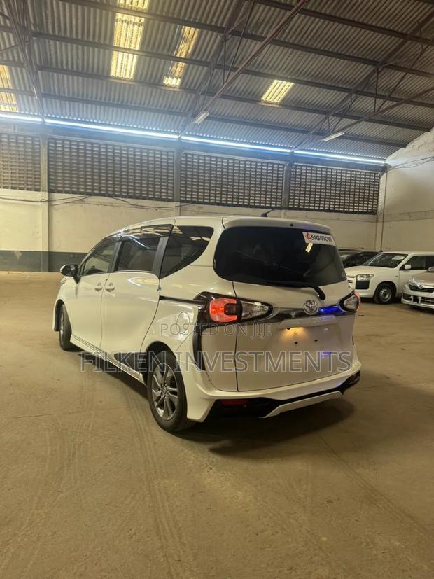 Toyota Sienta 1.5 FWD (6-seater) 2018 White