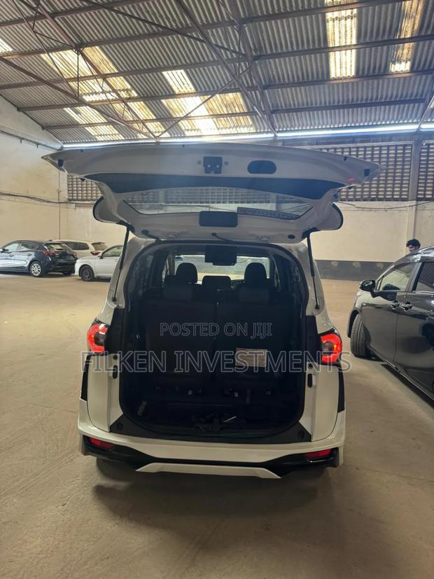 Toyota Sienta 1.5 FWD (6-seater) 2018 White