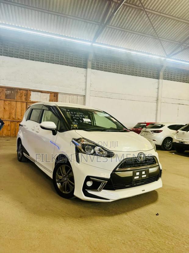 Toyota Sienta 1.5 FWD (6-seater) 2019 White