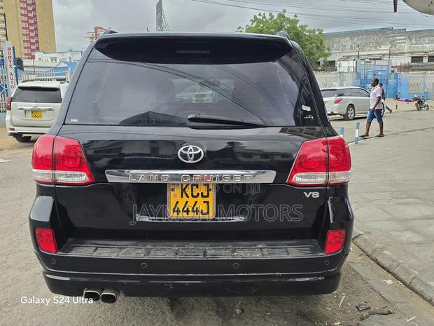Toyota Land Cruiser 2011 Black