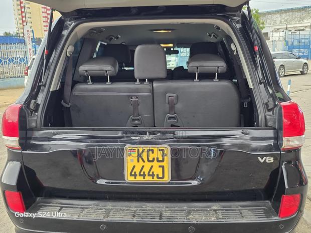 Toyota Land Cruiser 2011 Black