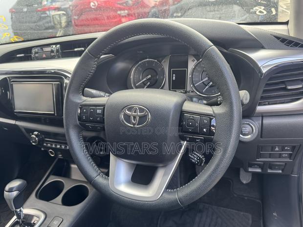 Toyota Hilux 2021 Gray