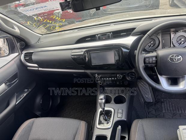 Toyota Hilux 2021 Gray