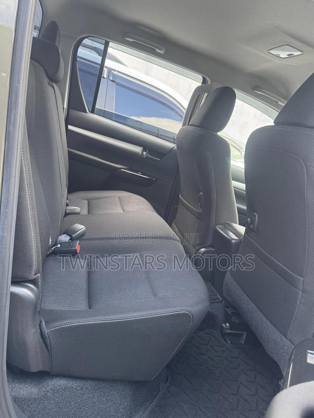Toyota Hilux 2021 Gray