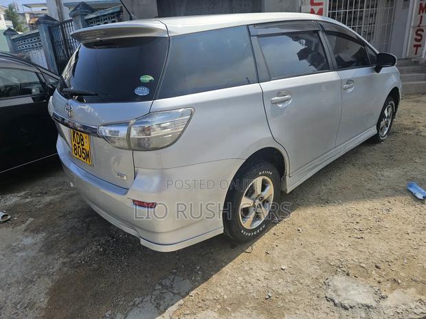 Toyota Wish 2014 Silver