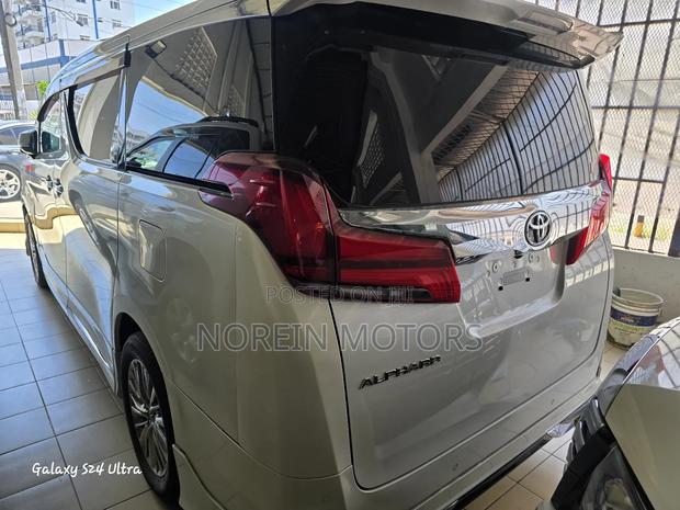 Toyota Alphard 2018 White