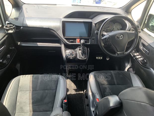 Toyota Noah 2.0 AWD (6 Seater) 2018 White