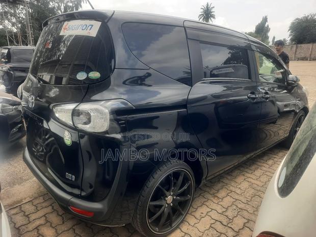 Toyota Sienta 1.5 Hybrid FWD 2018 Black