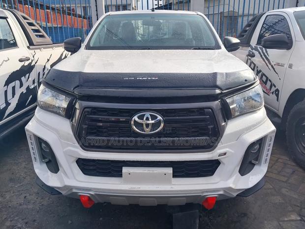 Toyota Hilux 2018 White