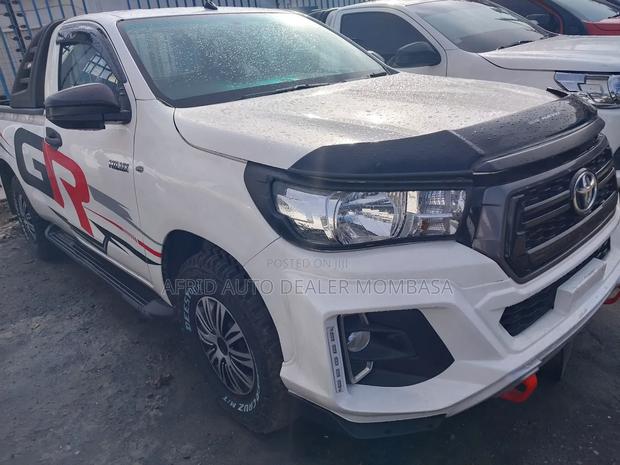 Toyota Hilux 2018 White