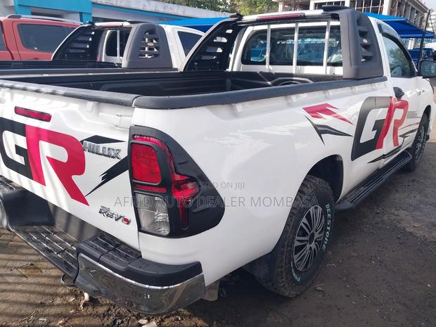 Toyota Hilux 2018 White