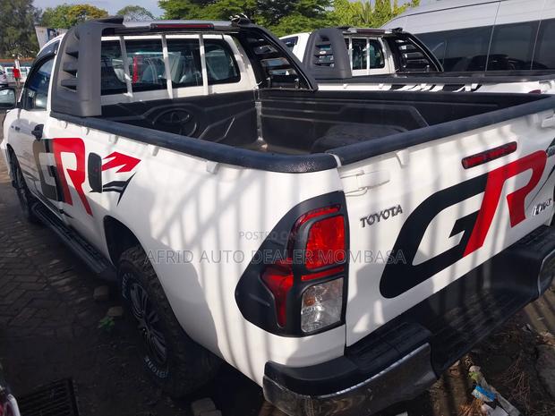 Toyota Hilux 2018 White