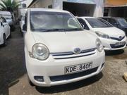 Toyota Sienta 2016 White for sale