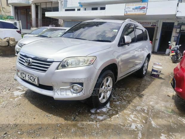 Toyota Vanguard 2013 Silver