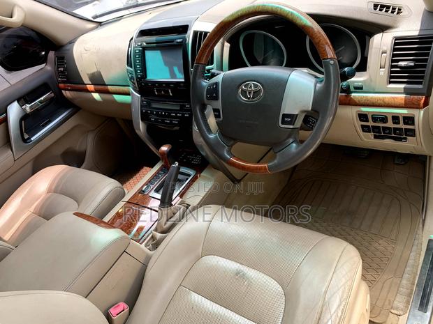 Toyota Land Cruiser 4.6 V8 ZX 2012 Beige