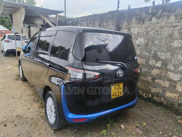 Toyota Sienta 2017 Black