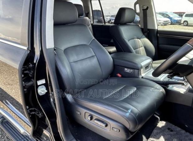 Toyota Land Cruiser 4.6 V8 ZX 2017 Black