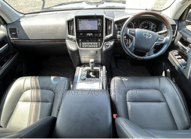 Toyota Land Cruiser 4.6 V8 ZX 2017 Black